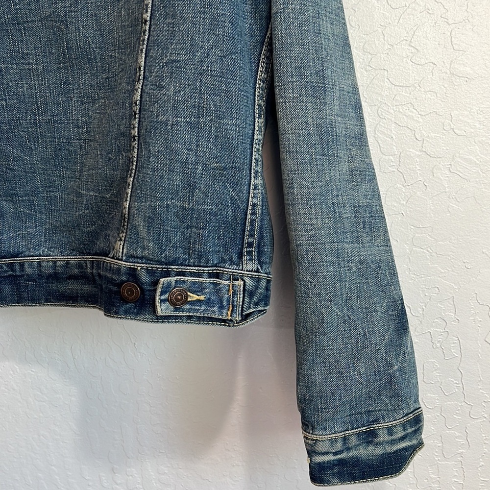 American Eagle Medium Wash Faded Denim Jean Jacket - Picture 11 of 11